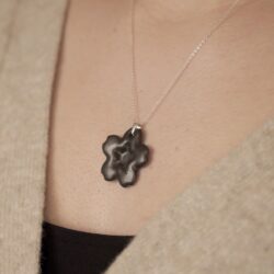 Collier sakura ébène